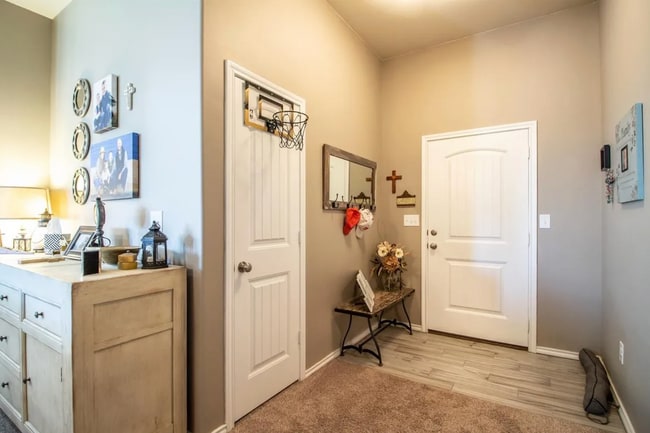 Building Photo - 3/2 in Frenship ISD: Appliances included!!!!