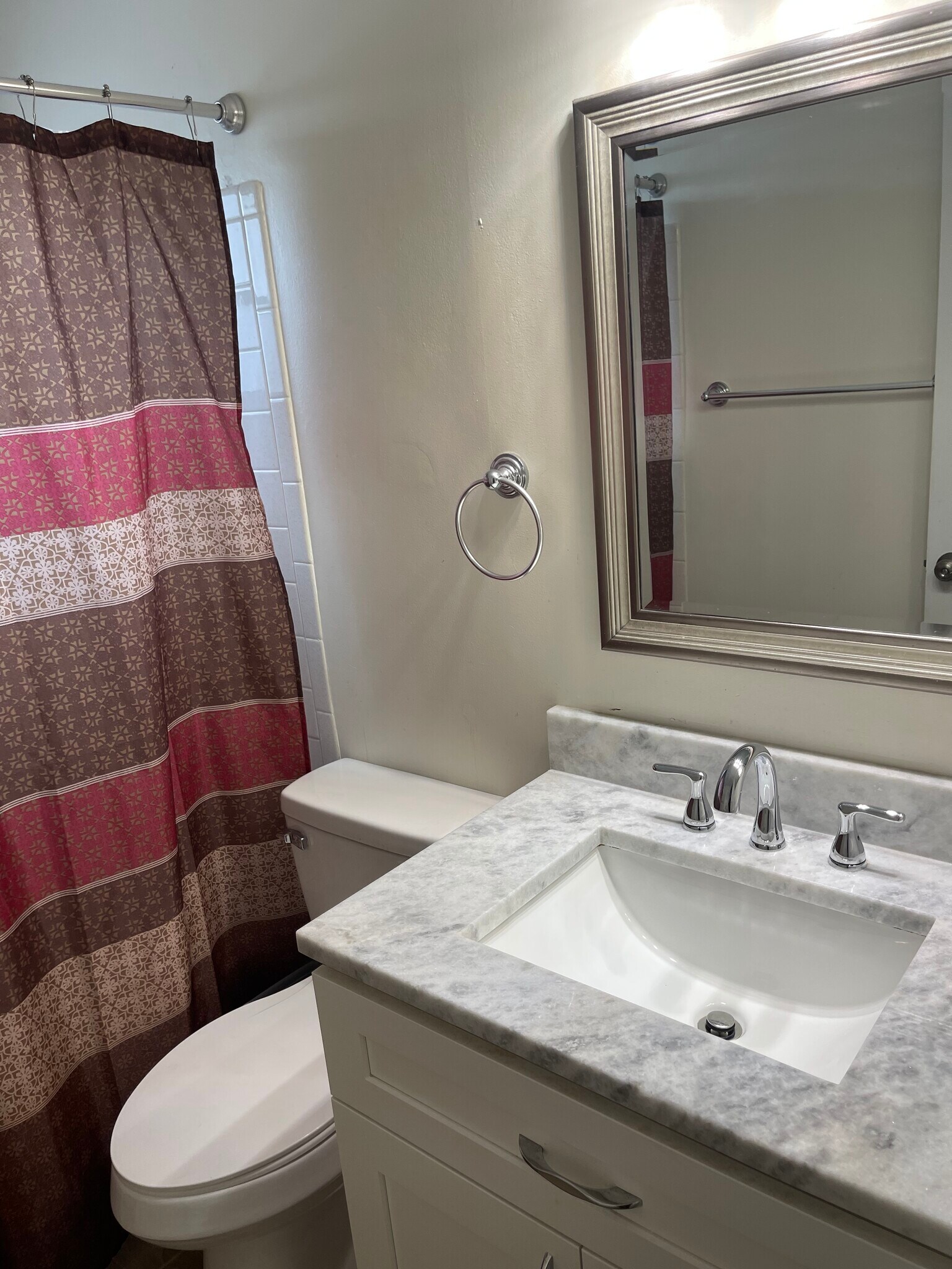 Building Photo - 1121 SW 22nd Ave