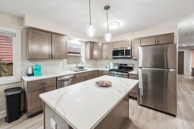 Building Photo - 10907 S Normandy Ave