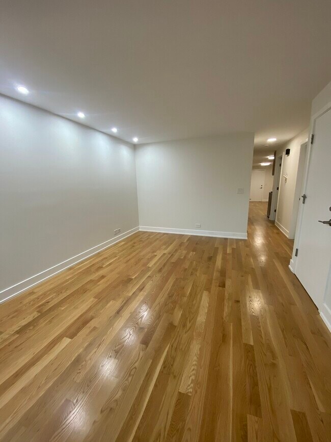 Building Photo - 3270 N Elston Ave