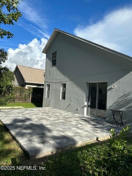 Building Photo - 303 D St