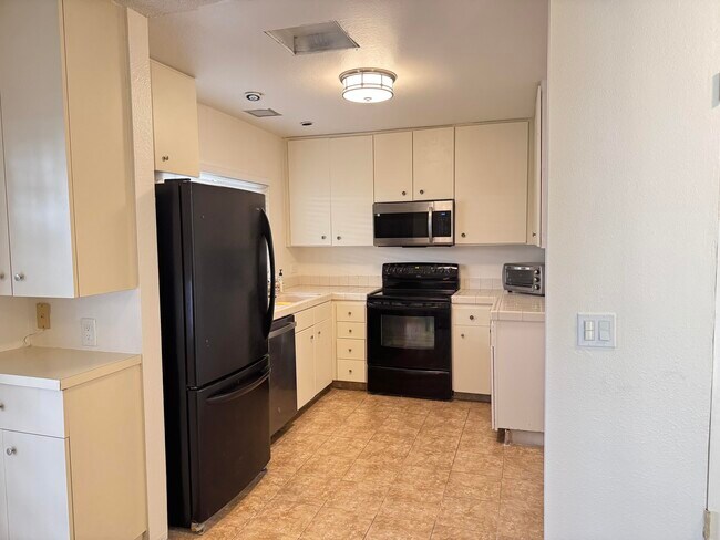 Building Photo - 48728 Desert Flower Dr