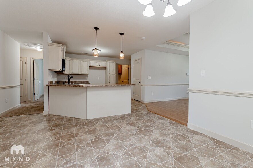 Building Photo - 352 Robin Helton Dr