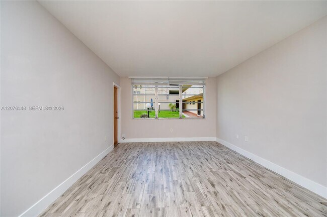 Building Photo - 1690 NE 191st St