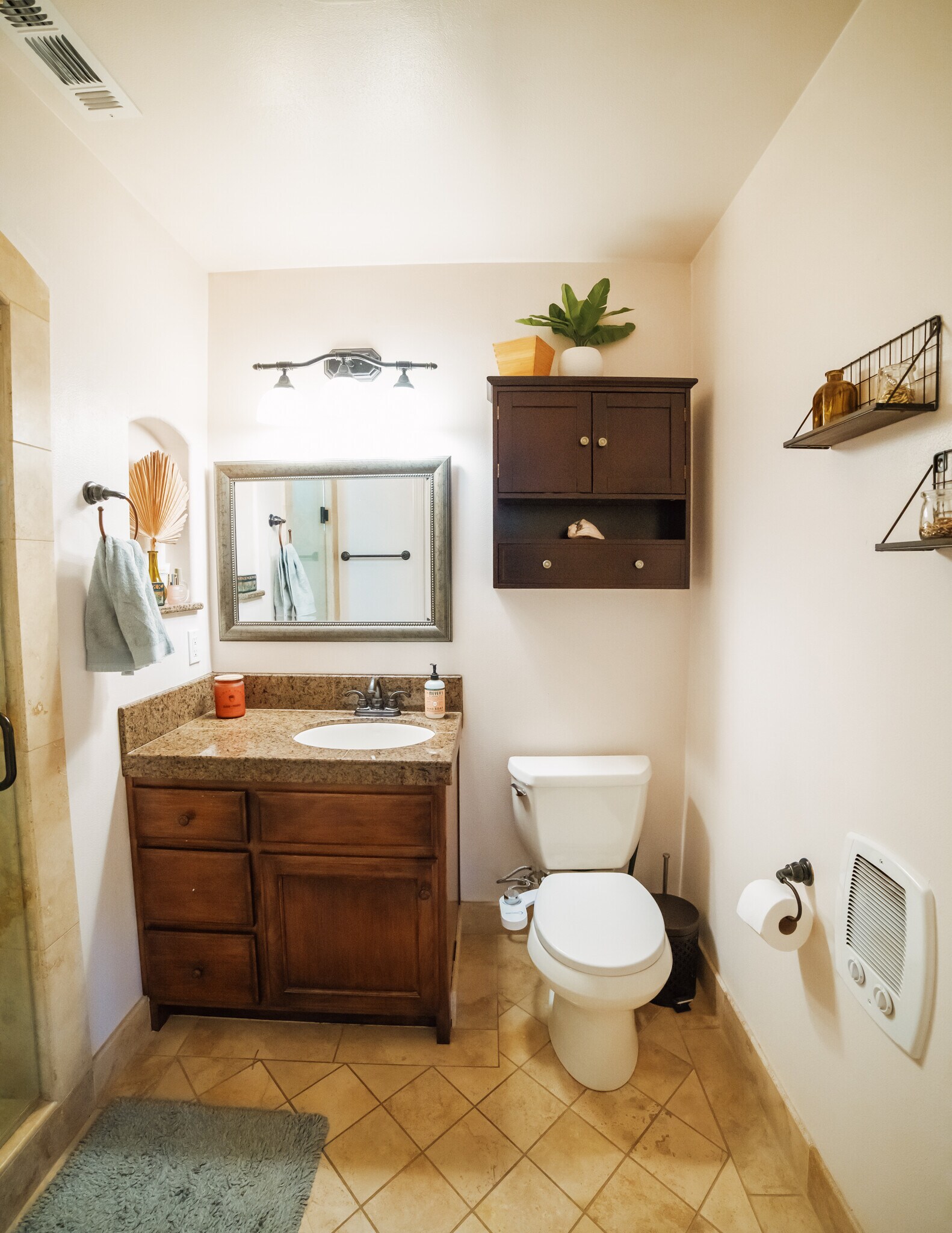 Master bathroom - 60 Vivian Dr