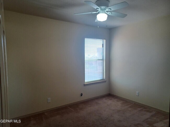 Building Photo - 2300 Honey Dew St