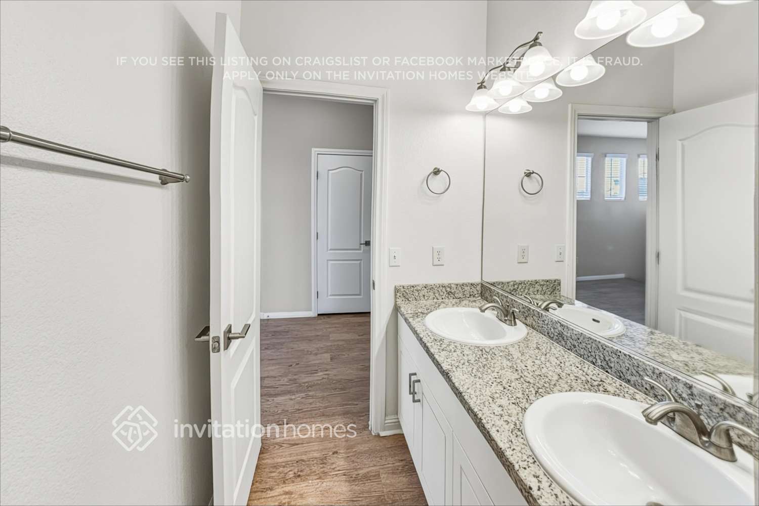 Building Photo - 4028 Villeroy Ave