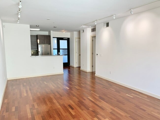 Building Photo - Chic 1BD/1BA in the Heart of Hayes Valley!...