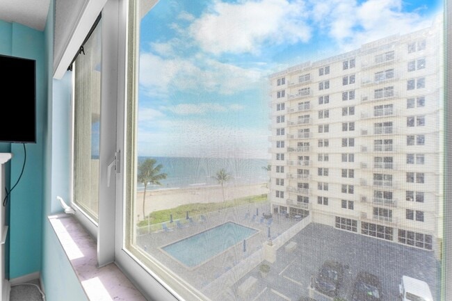 Building Photo - 3215 S Ocean Blvd