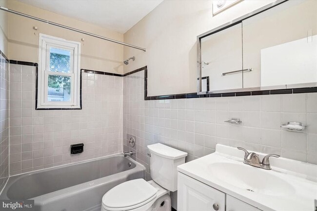 Building Photo - 4503 Traymore St