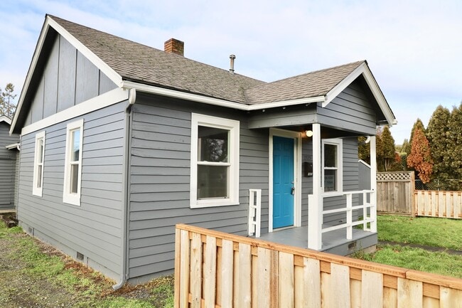 Building Photo - Cozy Remodeled 3-bedroom 2 bath Home - Close to State Capitol - On BUS LINE