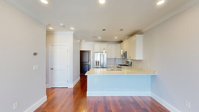Building Photo - 87 Medford St