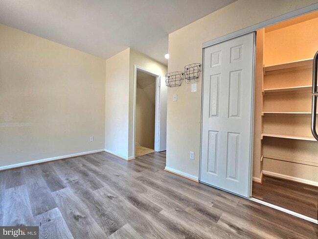 Building Photo - 8561 Southlawn Ct