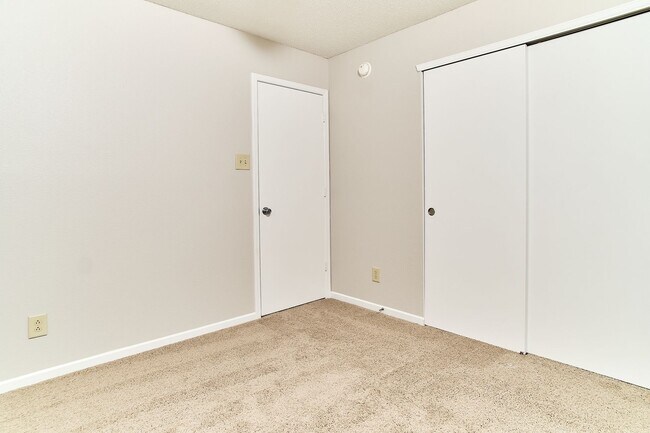 Building Photo - 3 BD + Loft in HSE Schools!