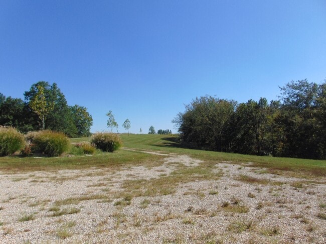 Building Photo - Majestic 3 Bed Mid MO Ranch!