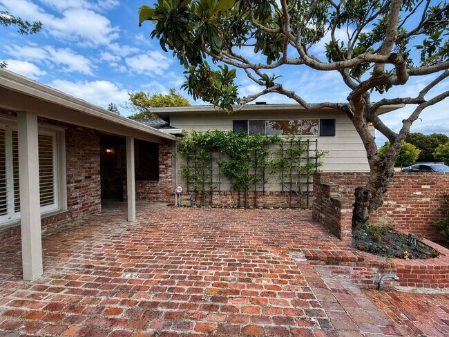 Building Photo - Refined Piedmont Residence with Timeless Mid-Centry Appeal
