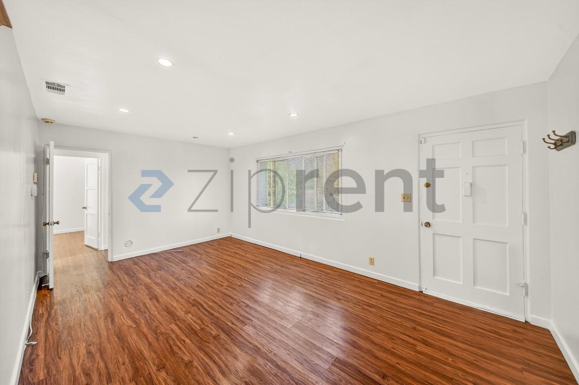 Building Photo - 2853 Doolittle Ave