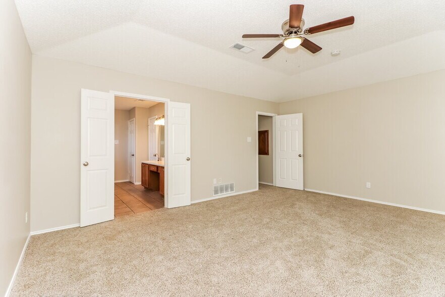 Building Photo - 2729 Forest Creek Dr