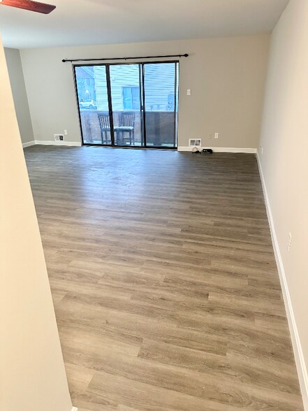 Primary Photo - 807 Hickory Cir