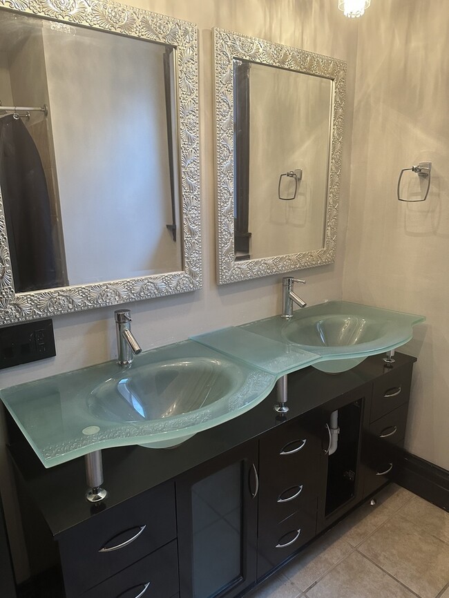 Building Photo - Wonderful 3bedroom 2 Bath Townhome In South City