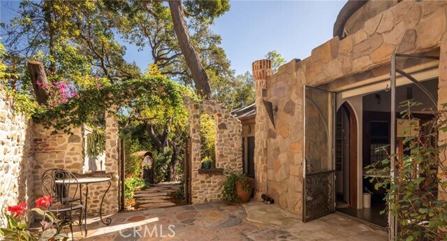 Building Photo - 8978 Wonderland Ave