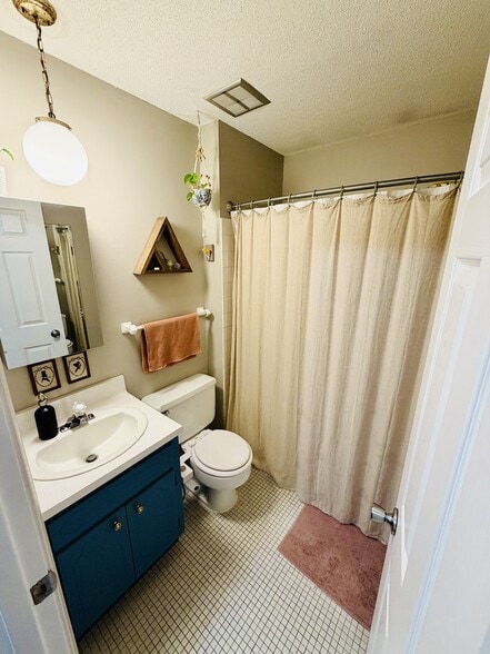 Building Photo - 2060 Rockstone Ln