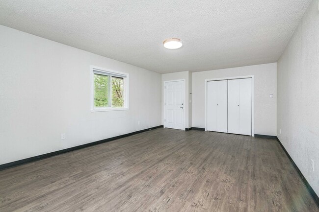 Building Photo - 5 bed 3 bath Home in Fairbanks