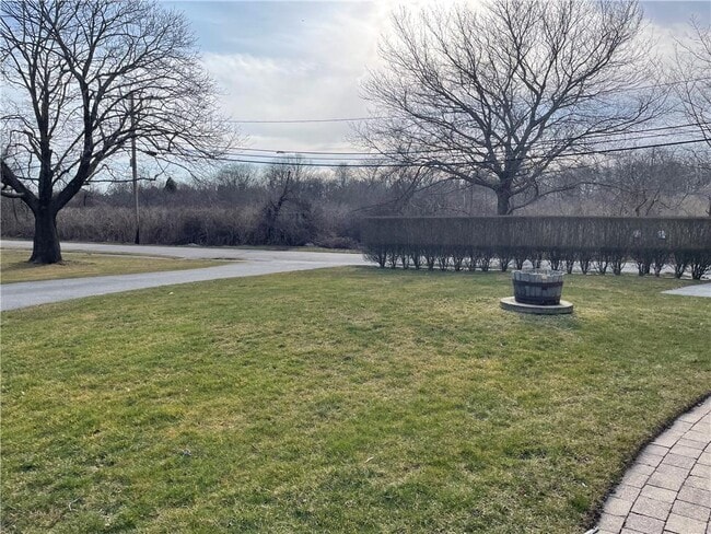 Building Photo - 102 3rd Beach Rd