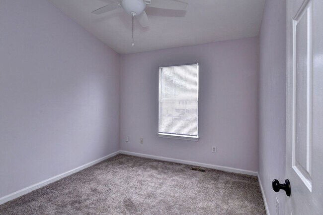 Building Photo - Coventry Townhome Move In Ready.