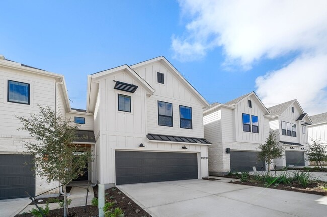 Building Photo - 13616 Giovannis Gdn