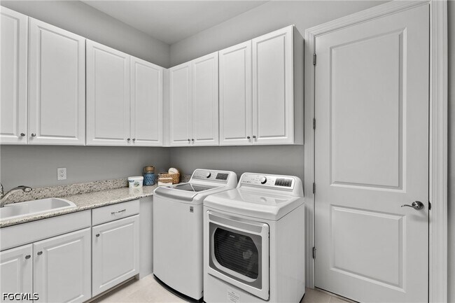 Building Photo - 8677 Dilillo Ct