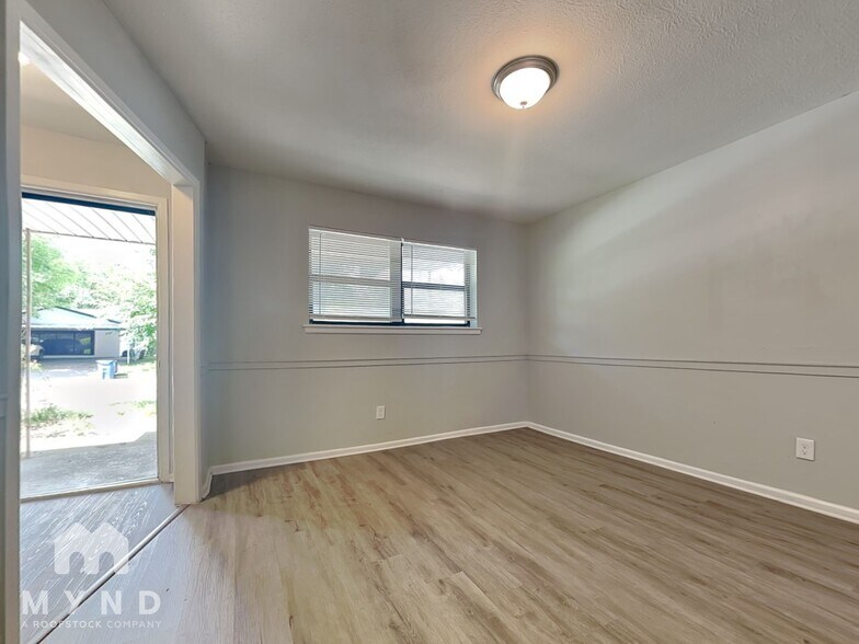 Building Photo - 605 Thompson Dr