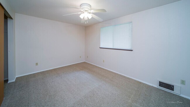 Building Photo - Cozy Rambler 3bed 2bath with Fully Fenced ...