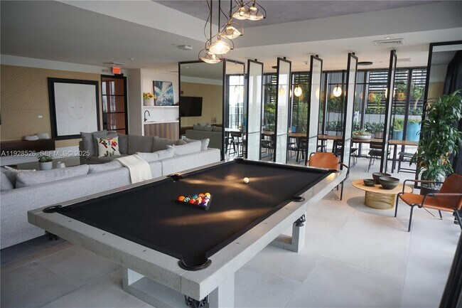 Building Photo - 121 NE 34th St