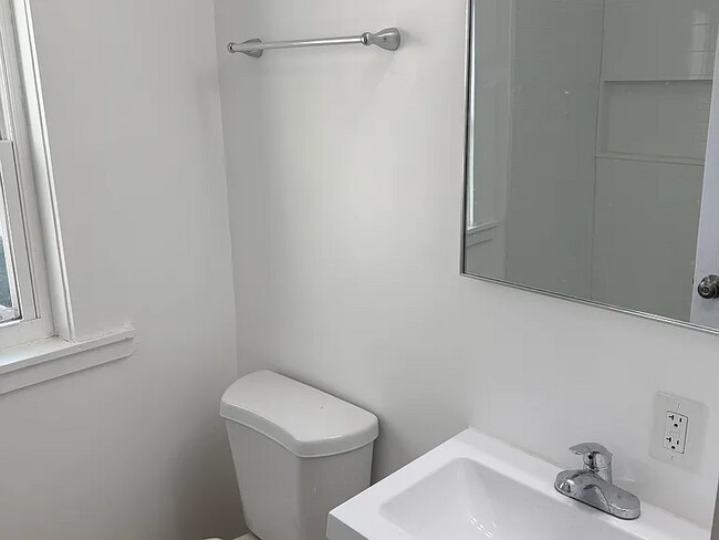 Building Photo - Fully renovated with everything new,