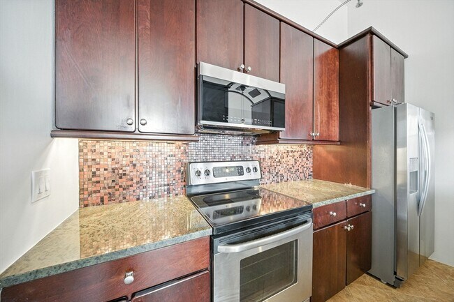 Building Photo - 567 Tremont St