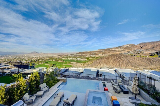 Building Photo - Amazing Golf Course and Las Vegas Valley V...