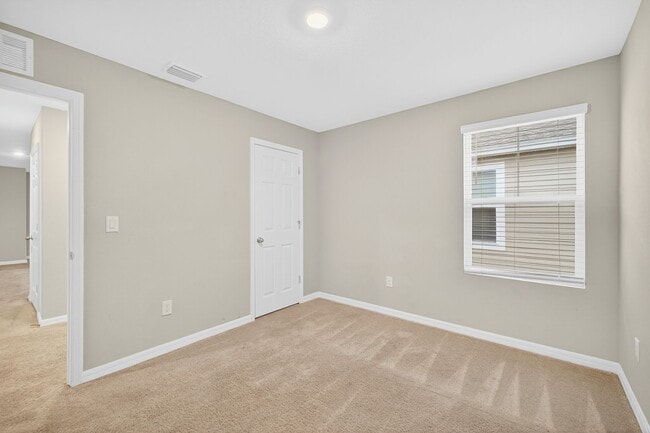 Building Photo - Brand New 4 Bed Now Available!