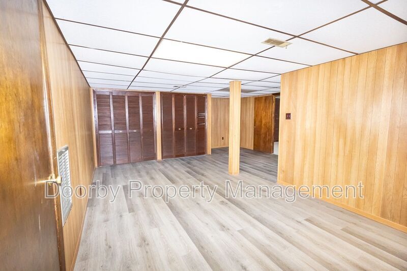 Building Photo - 8911 Drake Parkway Rd