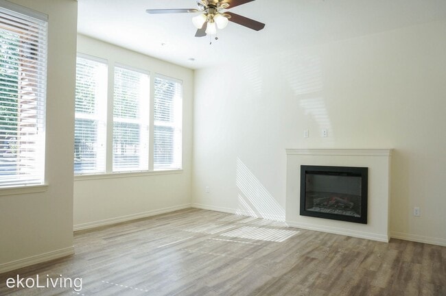 Building Photo - 8510 N Ivanhoe St