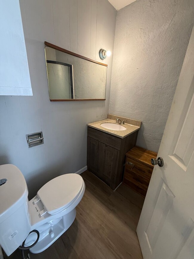 Building Photo - 623 W Main St