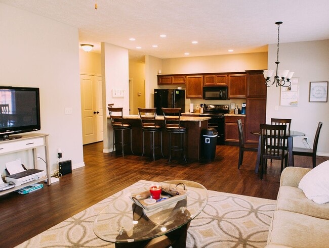 Building Photo - 3 bed 3 bath house house Central Springfield