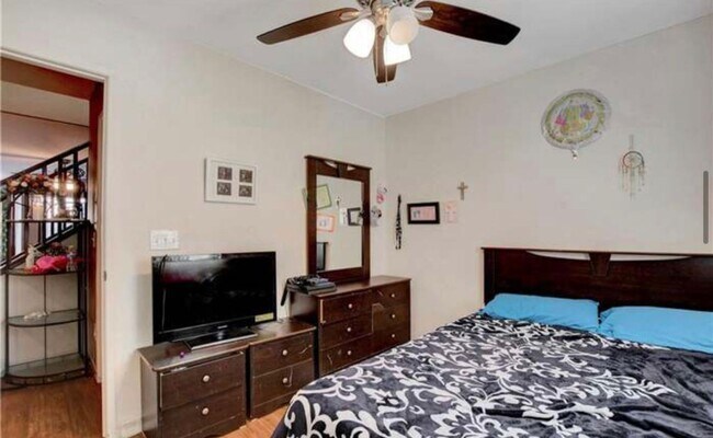 Building Photo - 4 Bed 3 Bath