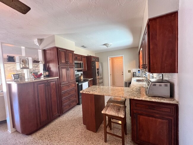 Building Photo - HIGH AND DRY St. Petersburg 2/1.5 HOME FOR...