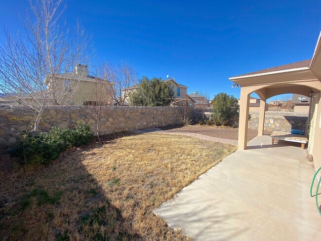 Building Photo - Northeast El Paso 4 Bed Plus Loft w/ Refri...