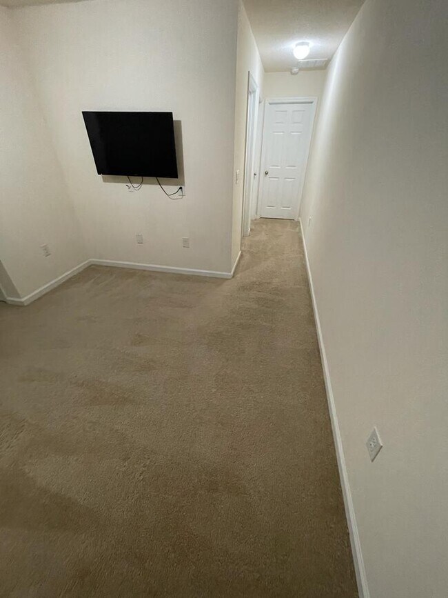 Building Photo - 1438 Chelsea Dr