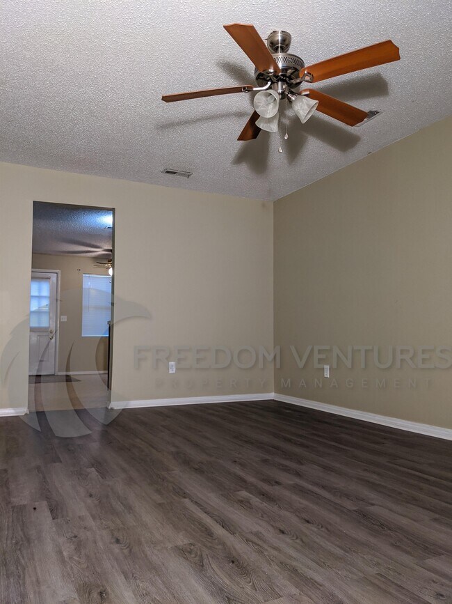 Building Photo - 2300 Grayson Valley Dr