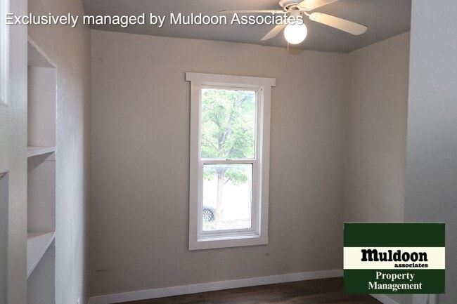 Building Photo - Recently updated 2 bed 1 bath 1.5 story home!