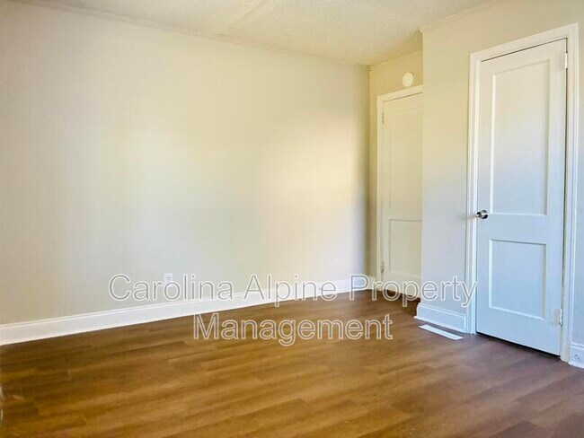 Building Photo - 2341 Arden St