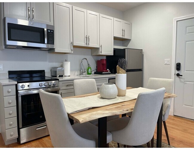 Building Photo - 68 Main St